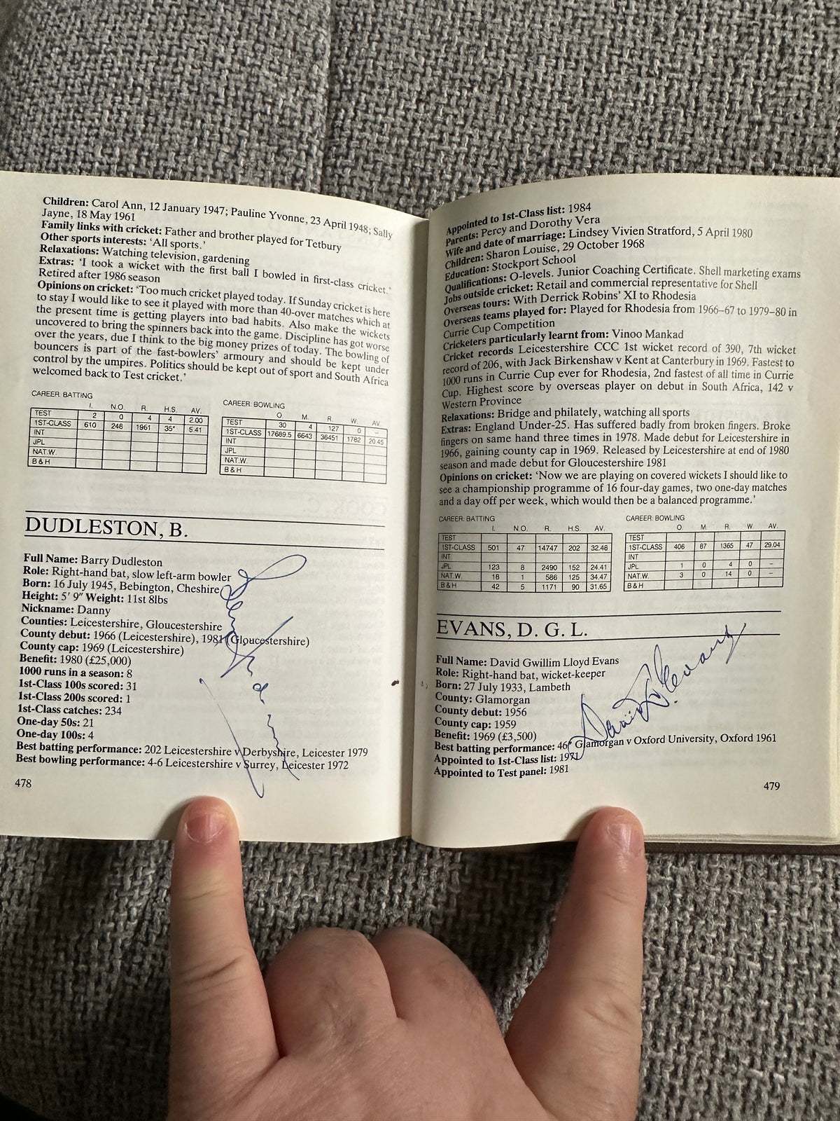 1987 Cricketers Who’s Who 100’s of signatures (Botham, Lamb, Border, Imran Khan, Kallicharan etc) fantastic collection - Honeyburn Books (UK)