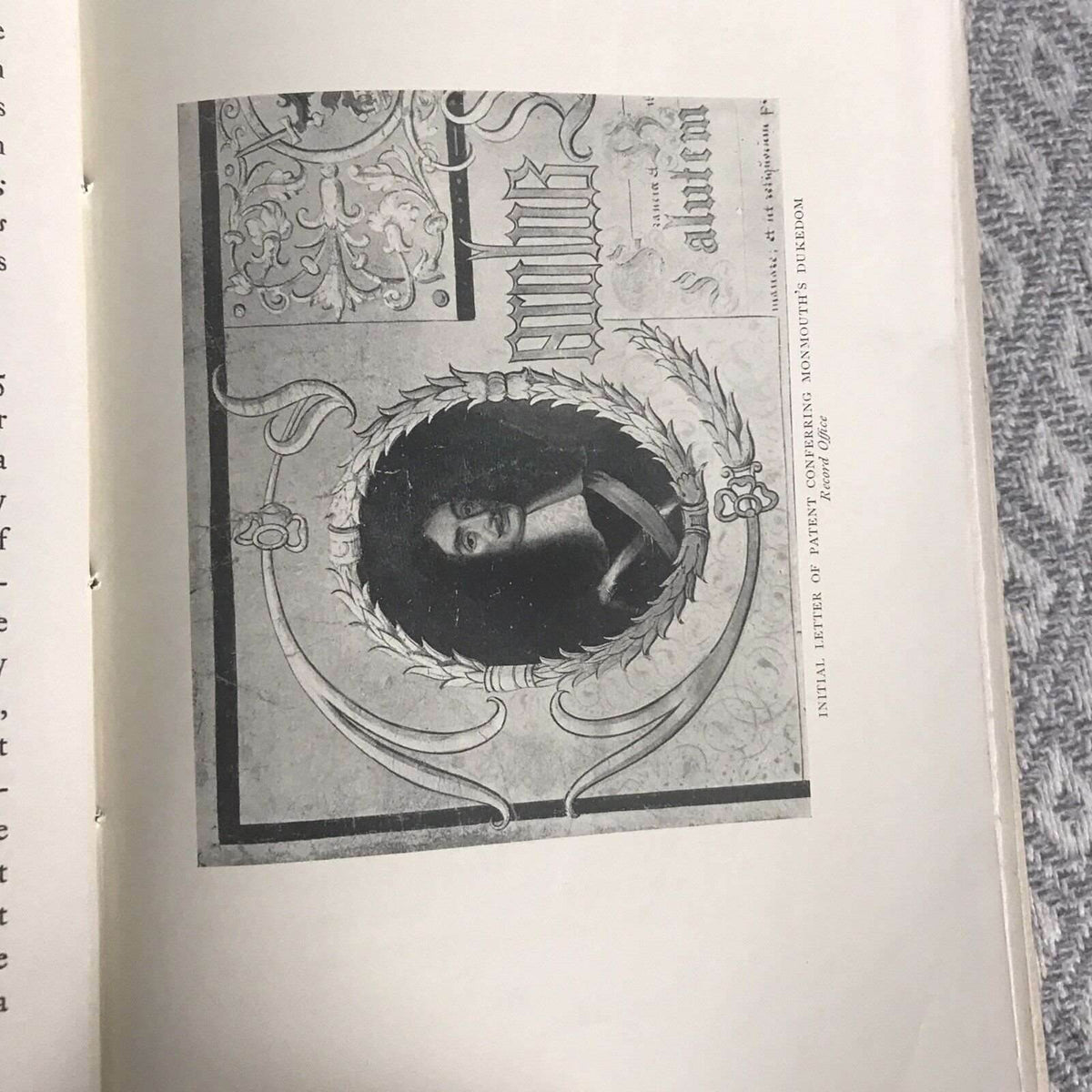 1914*1st* On The Left Of A Throne - Mrs. Evan Nepean(36 Illustrations) The Bodle - Honeyburn Books (UK)