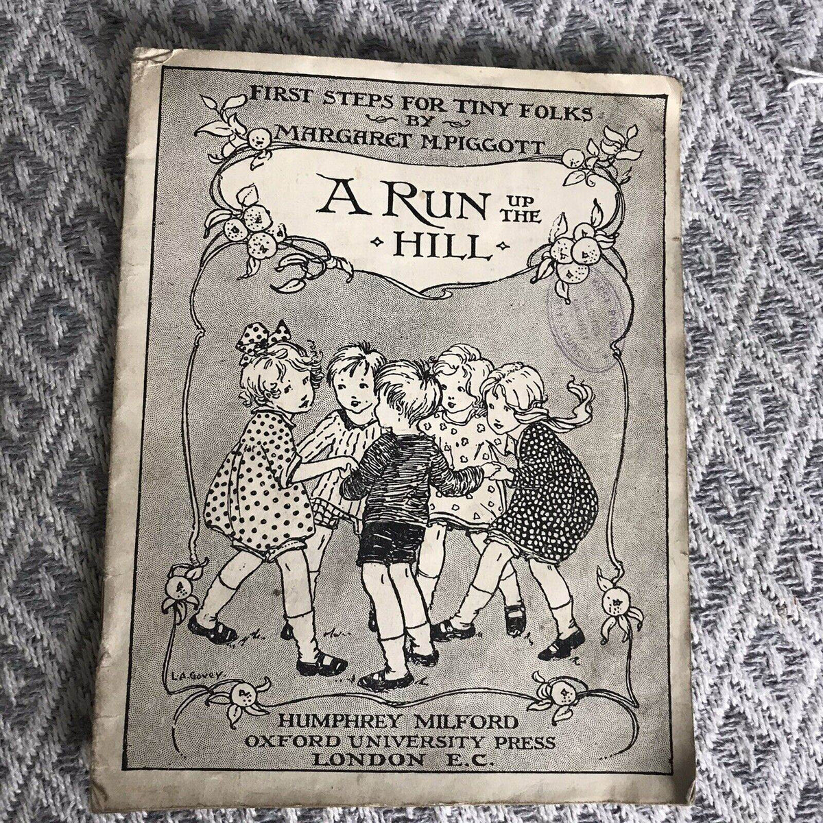 1939 A Run Up The Hill Book by Margaret Piggott (H. Milford) - First Steps for Tiny Folks - Honeyburn Books (UK)