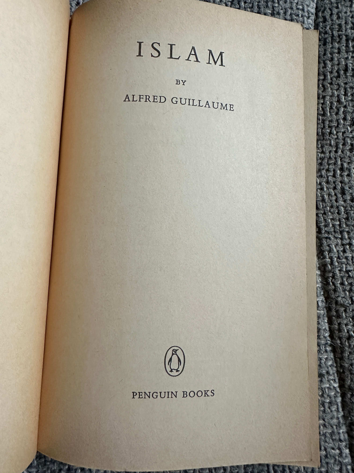 Opening page of Islam by Alfred Guillaume from 1969 Penguin Pelican Original rare books