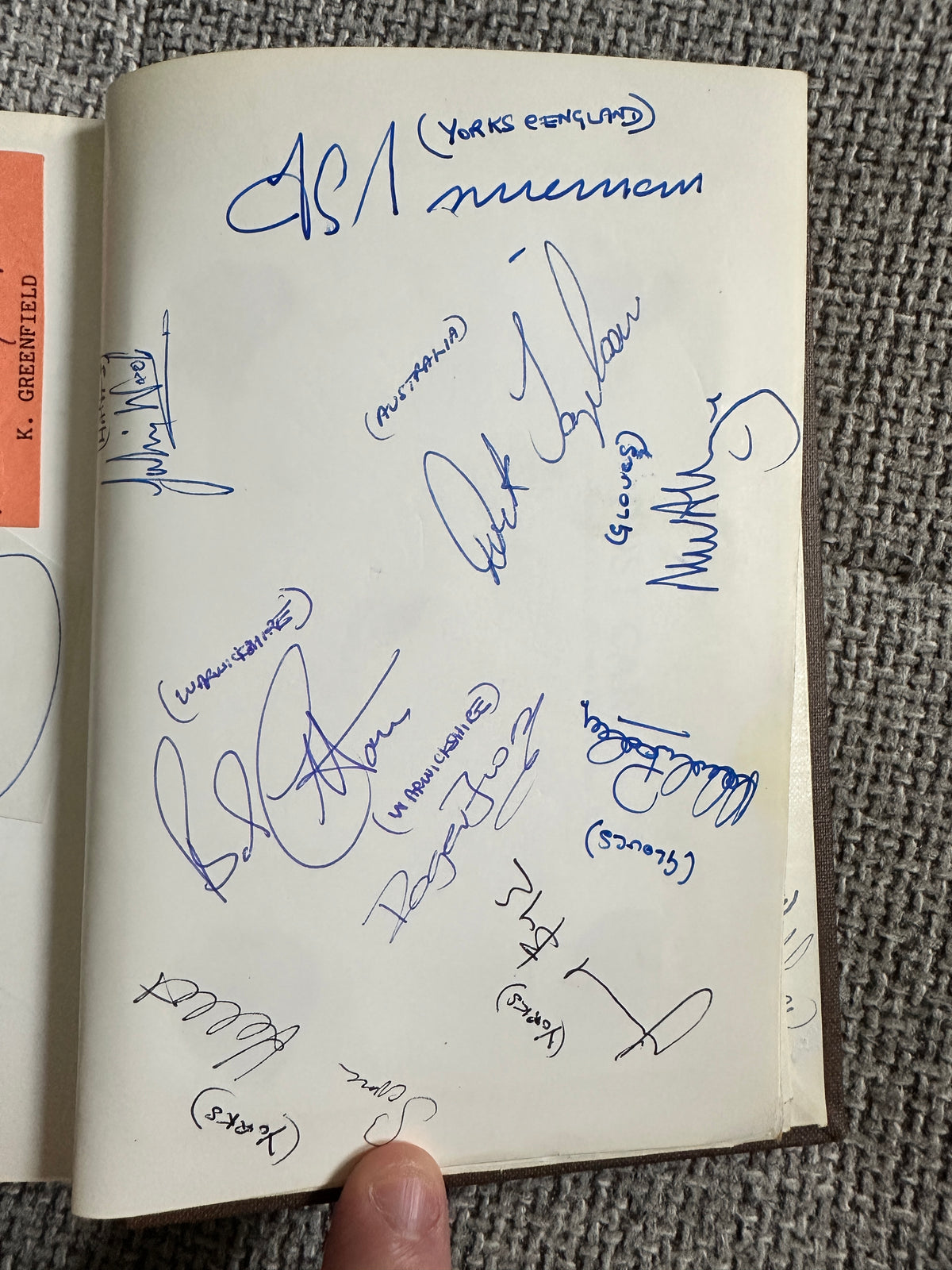 1987 Cricketers Who’s Who 100’s of signatures (Botham, Lamb, Border, Imran Khan, Kallicharan etc) fantastic collection - Honeyburn Books (UK)