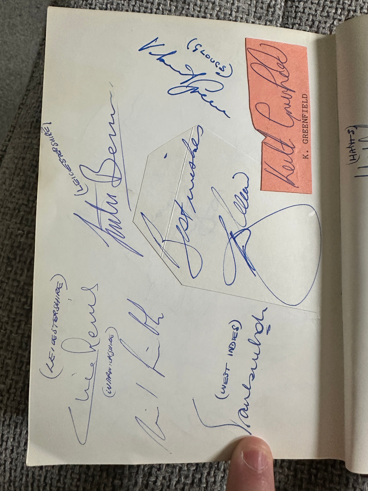 1987 Cricketers Who’s Who 100’s of signatures (Botham, Lamb, Border, Imran Khan, Kallicharan etc) fantastic collection - Honeyburn Books (UK)