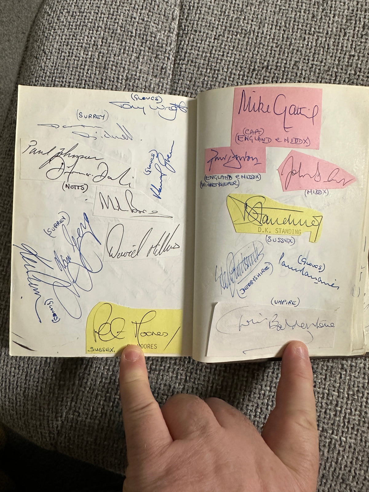 1987 Cricketers Who’s Who 100’s of signatures (Botham, Lamb, Border, Imran Khan, Kallicharan etc) fantastic collection - Honeyburn Books (UK)