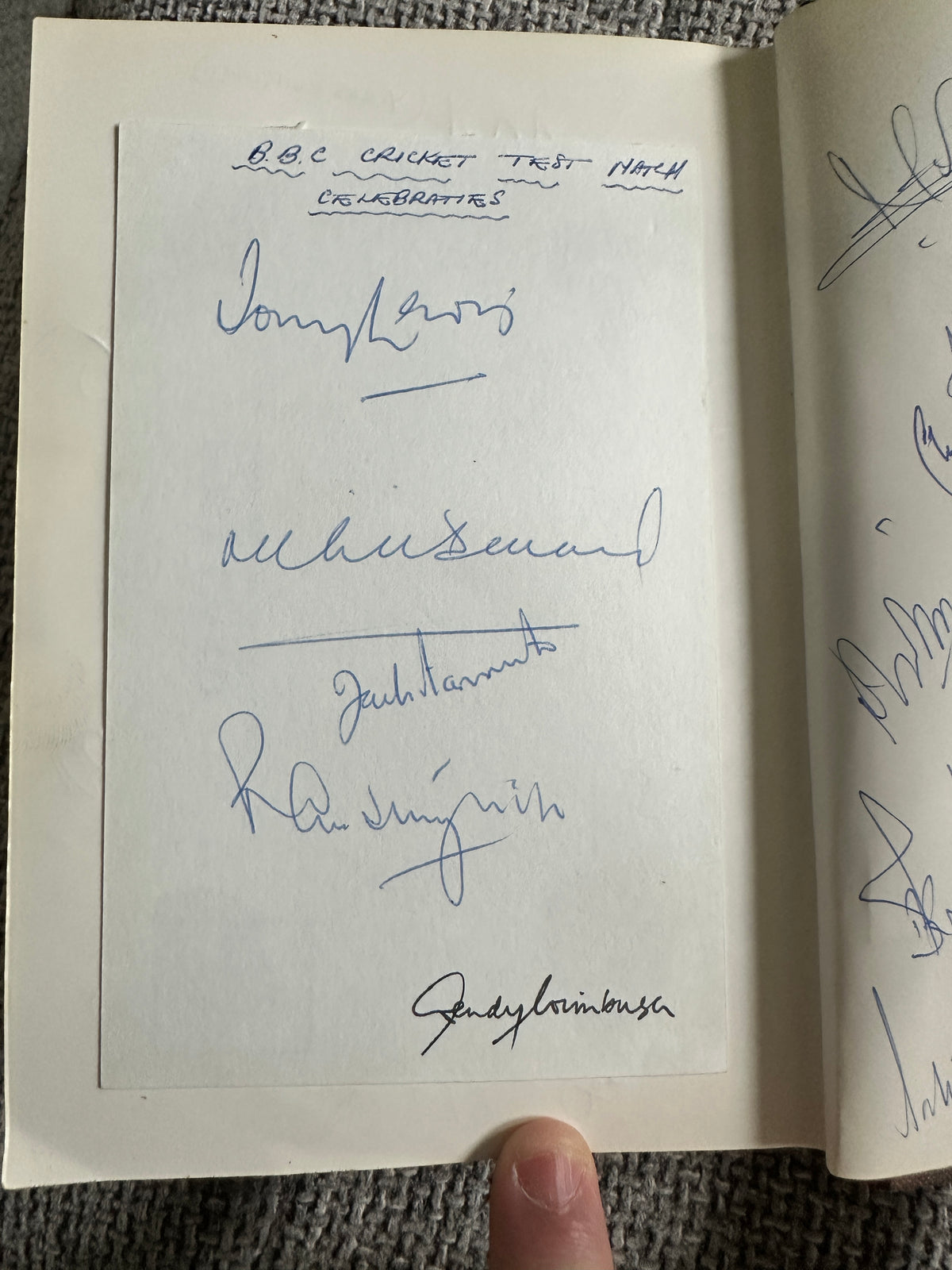 1987 Cricketers Who’s Who 100’s of signatures (Botham, Lamb, Border, Imran Khan, Kallicharan etc) fantastic collection - Honeyburn Books (UK)