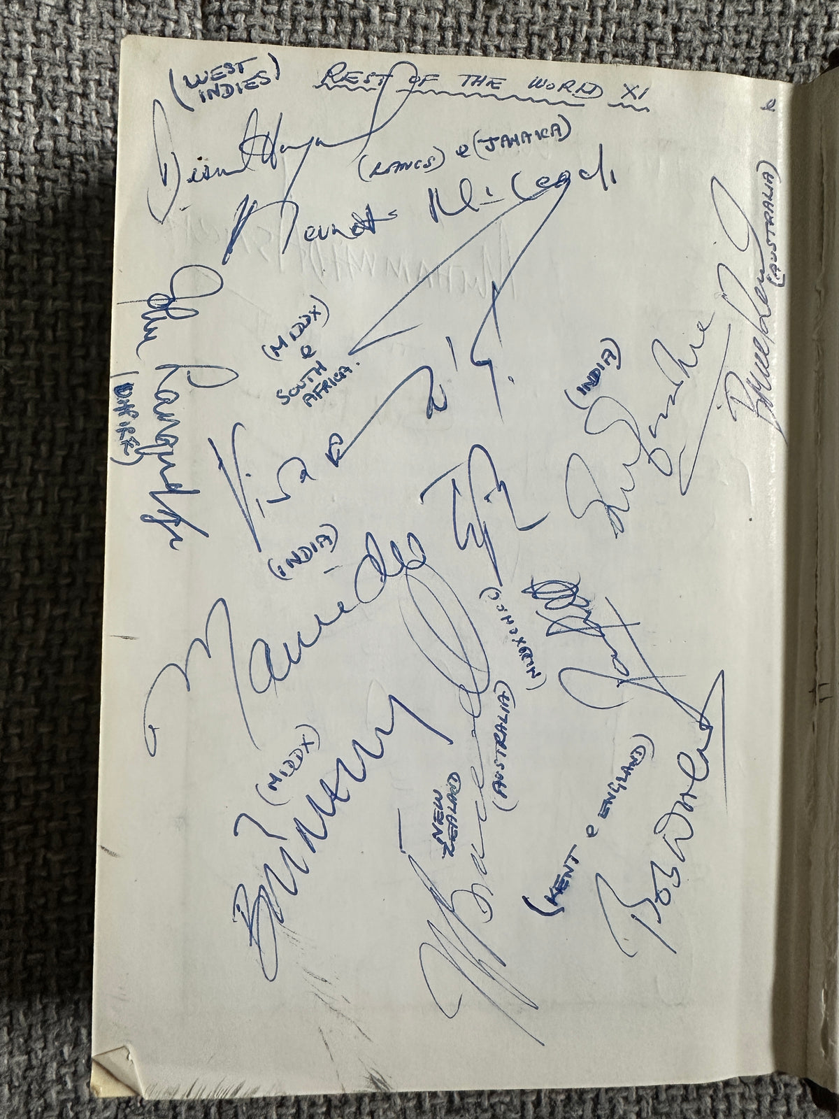 1987 Cricketers Who’s Who 100’s of signatures (Botham, Lamb, Border, Imran Khan, Kallicharan etc) fantastic collection - Honeyburn Books (UK)