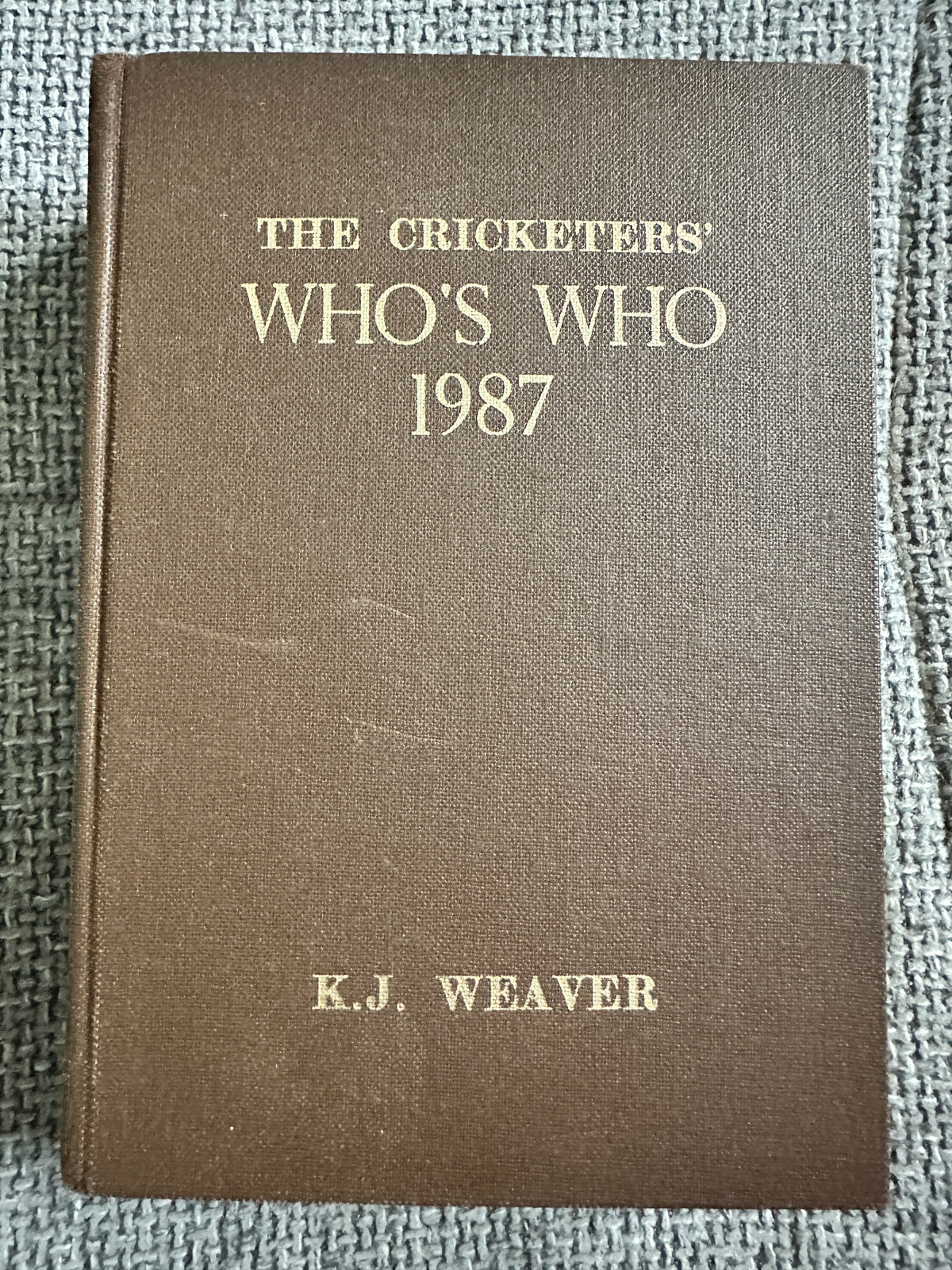 1987 Cricketers Who’s Who 100’s of signatures (Botham, Lamb, Border, Imran Khan, Kallicharan etc) fantastic collection - Honeyburn Books (UK)