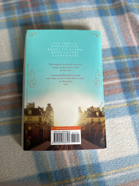 2020 The Girl Who Reads On The Métro - Christine Féret-Fleury(translated by Ros Schwartz) Pan Books - Honeyburn Books (UK)