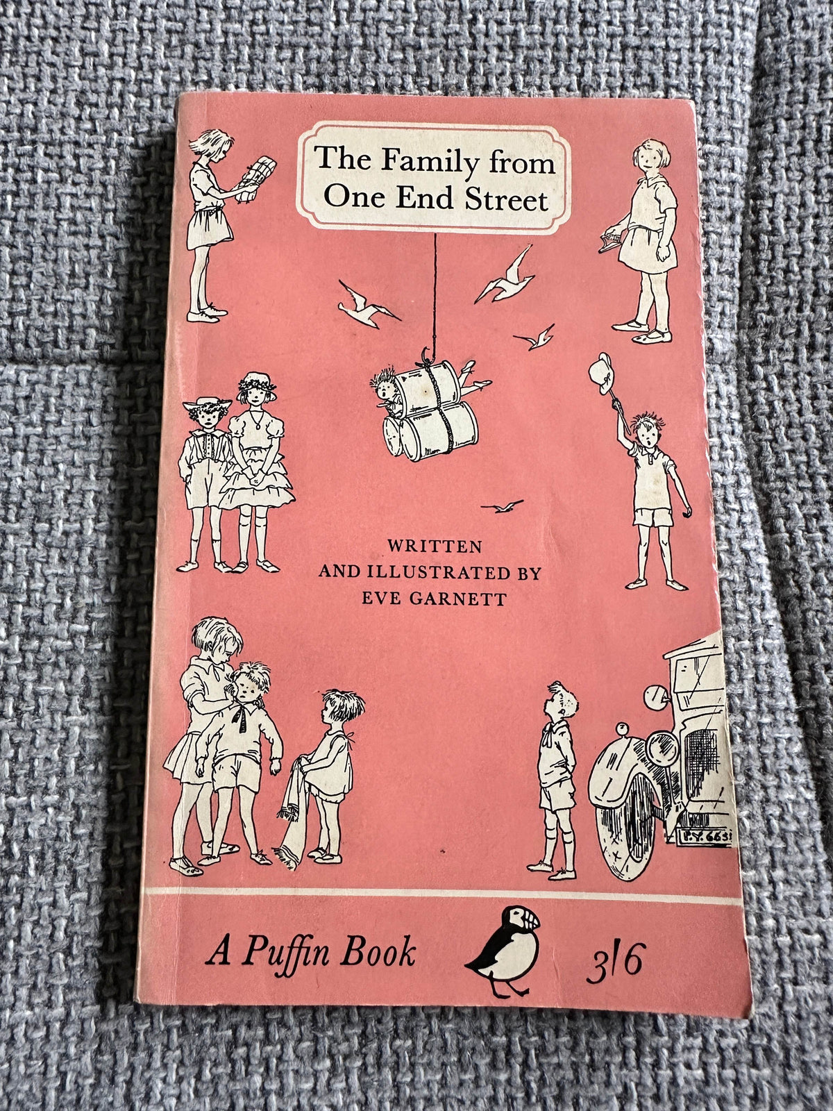 1964 The Family From One End Street - Eve Garnett (Author & Illustrator) Puffin Books - Honeyburn Books (UK)