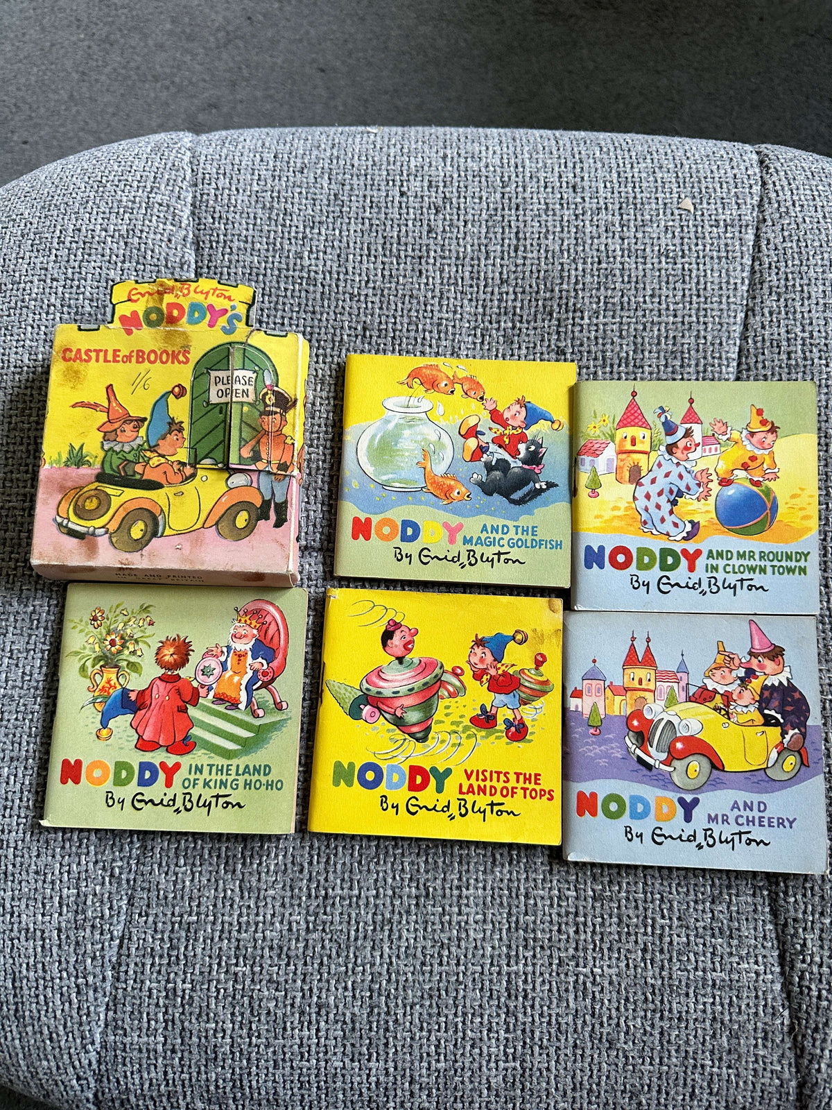 1954 Castle Of Books - Enid Blyton Box (Sampson Low Pub) 5 little books