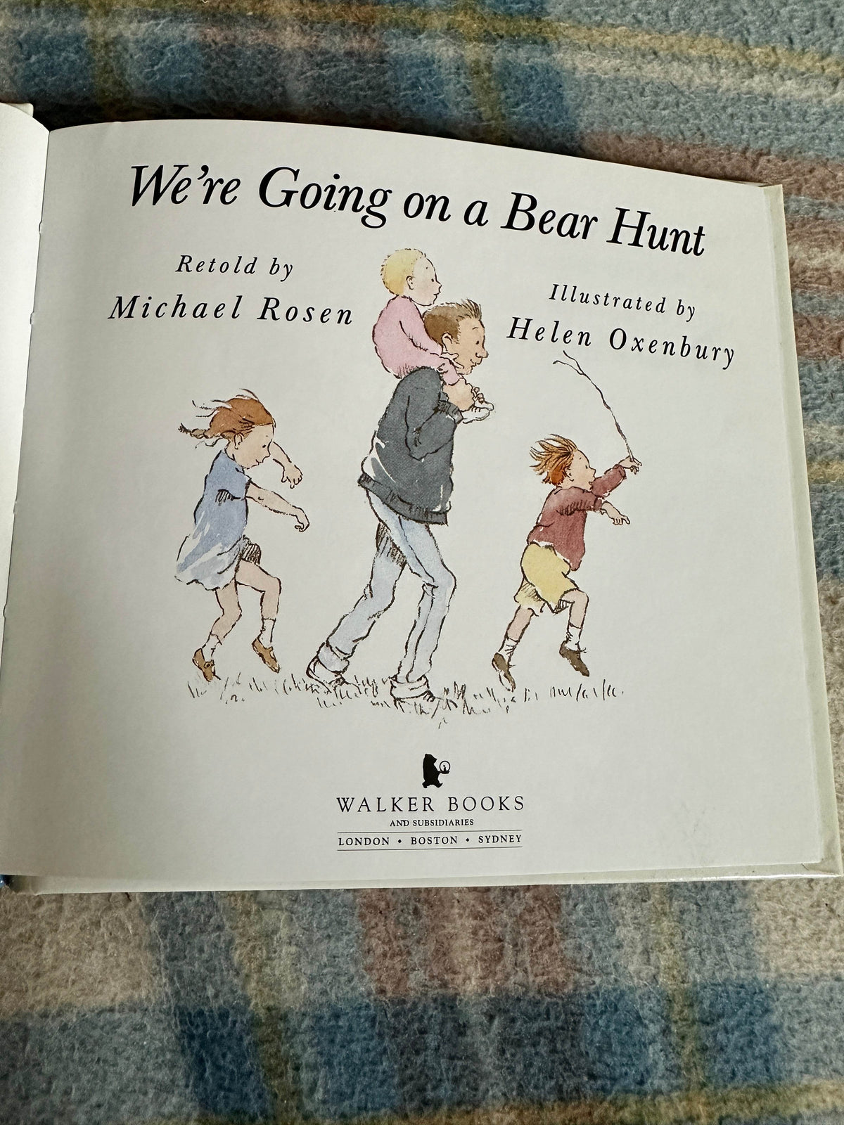 2001 We’re Going On A Bear Hunt - Michael Rosen(Walker Books) - Honeyburn Books (UK)