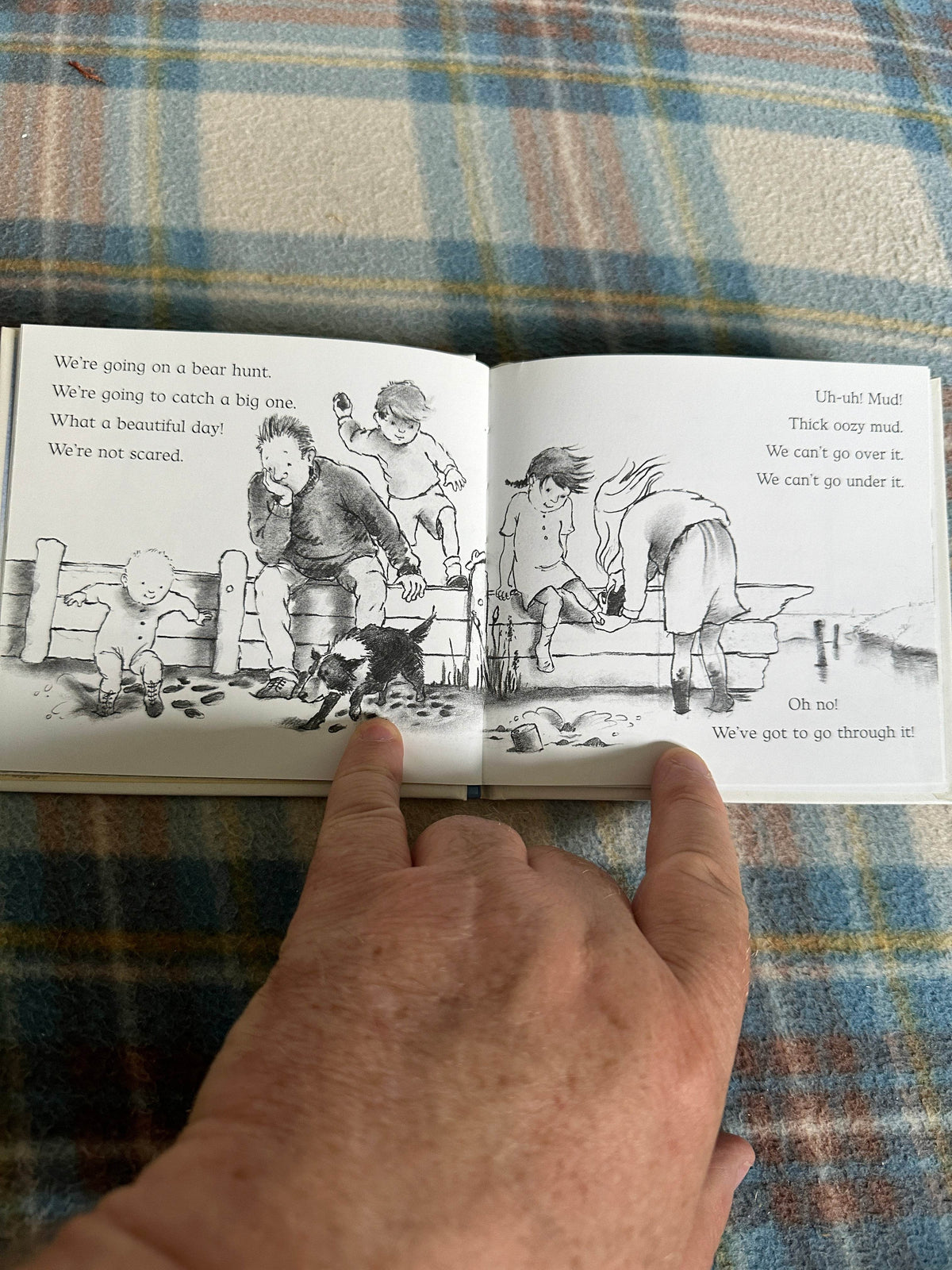 2001 We’re Going On A Bear Hunt - Michael Rosen(Walker Books) - Honeyburn Books (UK)