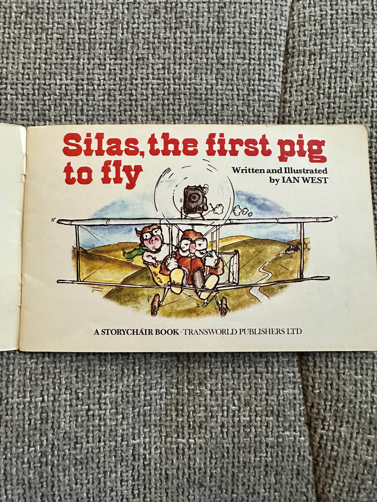 1978 Silas The First Pig To Fly - Ian West (A Storychair Book) Transworld Publishers Ltd. - Honeyburn Books (UK)