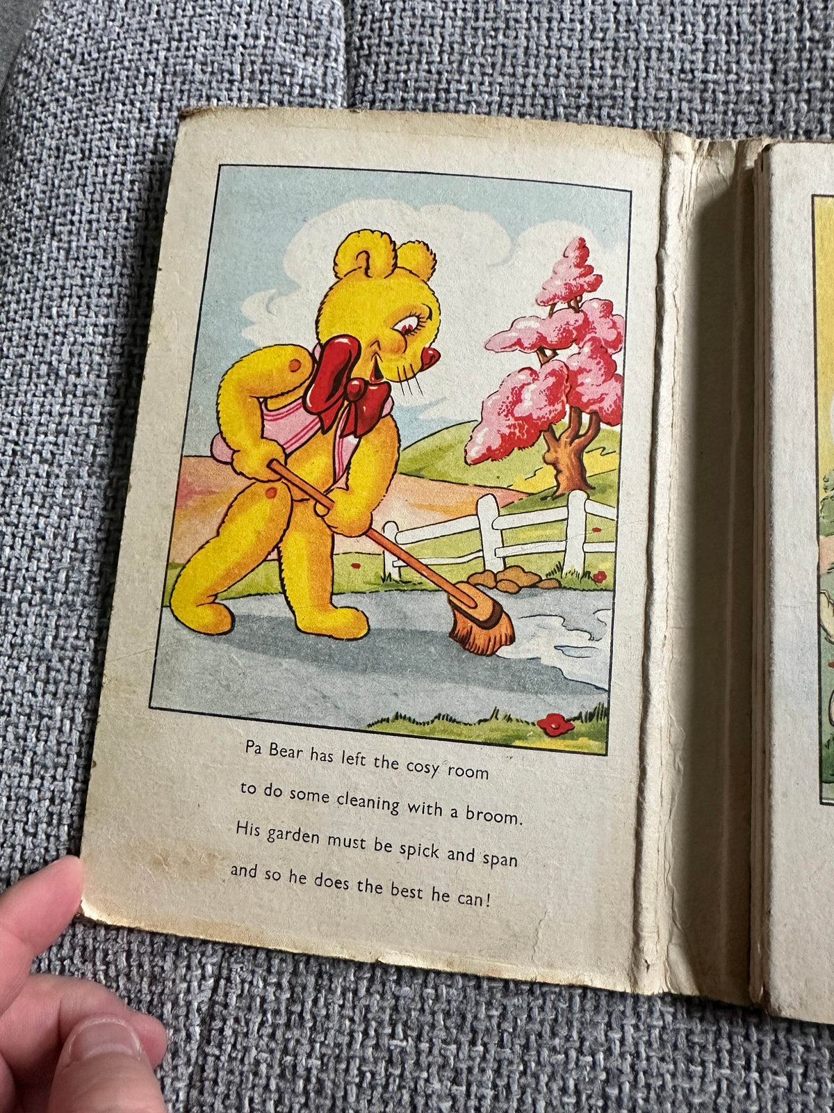 1940’s In Animal Land (Concertina Style) “Margo” Production Board Book - Honeyburn Books (UK)