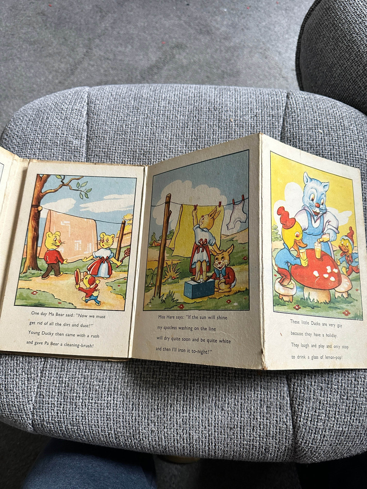 1940’s In Animal Land (Concertina Style) “Margo” Production Board Book - Honeyburn Books (UK)