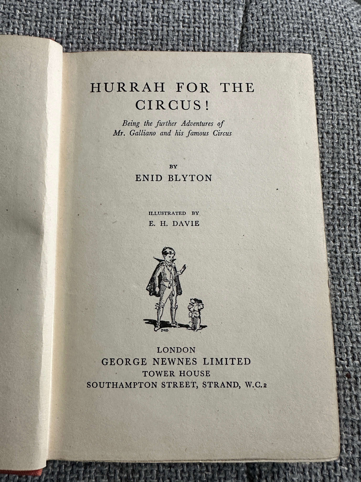1942 Hurrah For The Circus - Enid Blyton (E.H. Davie Illust) George Newnes Ltd.