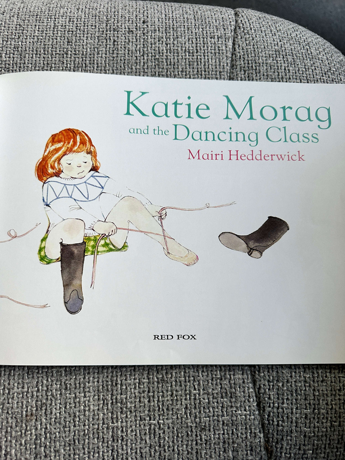 2010 Katie Morag & The Dancing Class - Mairi Hedderwick (Red Fox)