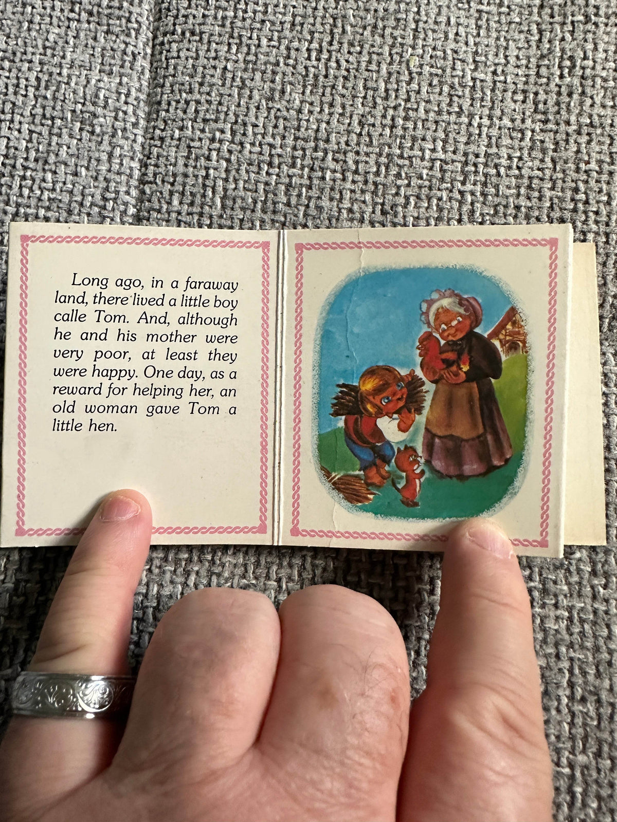 1980’s The Golden Eggs Concertina Style Miniature Booklet (No Publisher) - Honeyburn Books (UK)