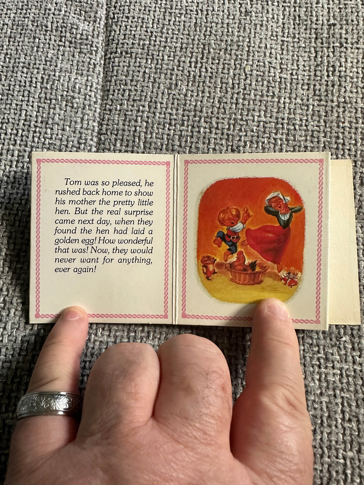 1980’s The Golden Eggs Concertina Style Miniature Booklet (No Publisher) - Honeyburn Books (UK)