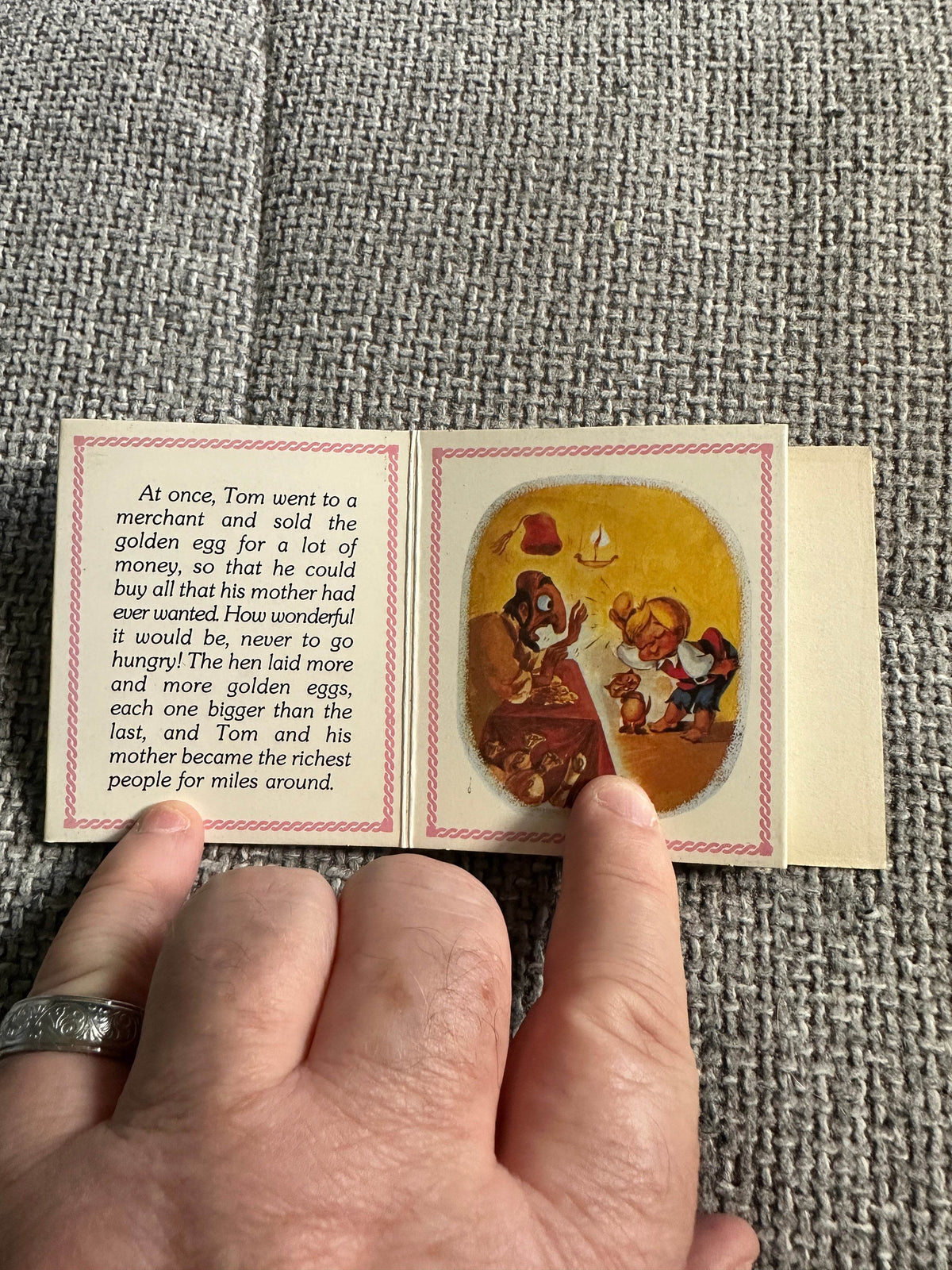 1980’s The Golden Eggs Concertina Style Miniature Booklet (No Publisher) - Honeyburn Books (UK)