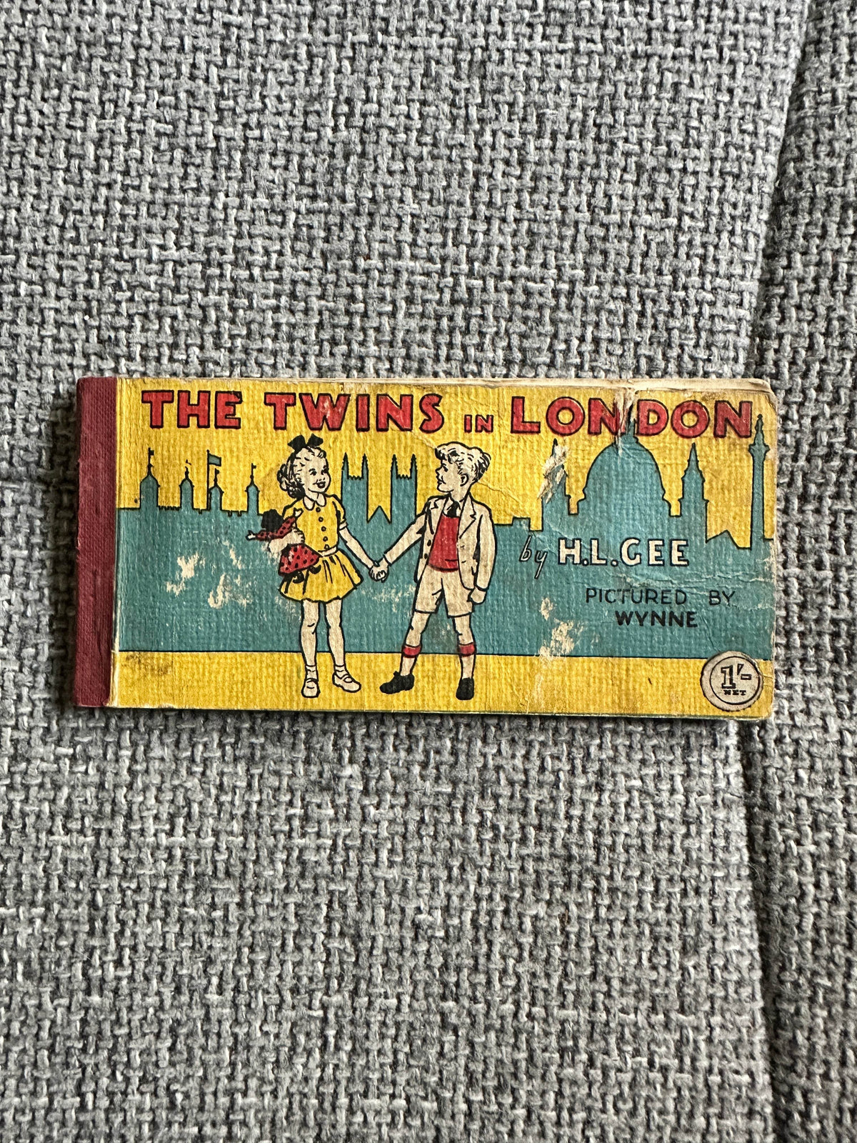1950’s The Twins In London - H. L. Gee (Illustrated by Wynne) Brockhampton Press - Honeyburn Books (UK)