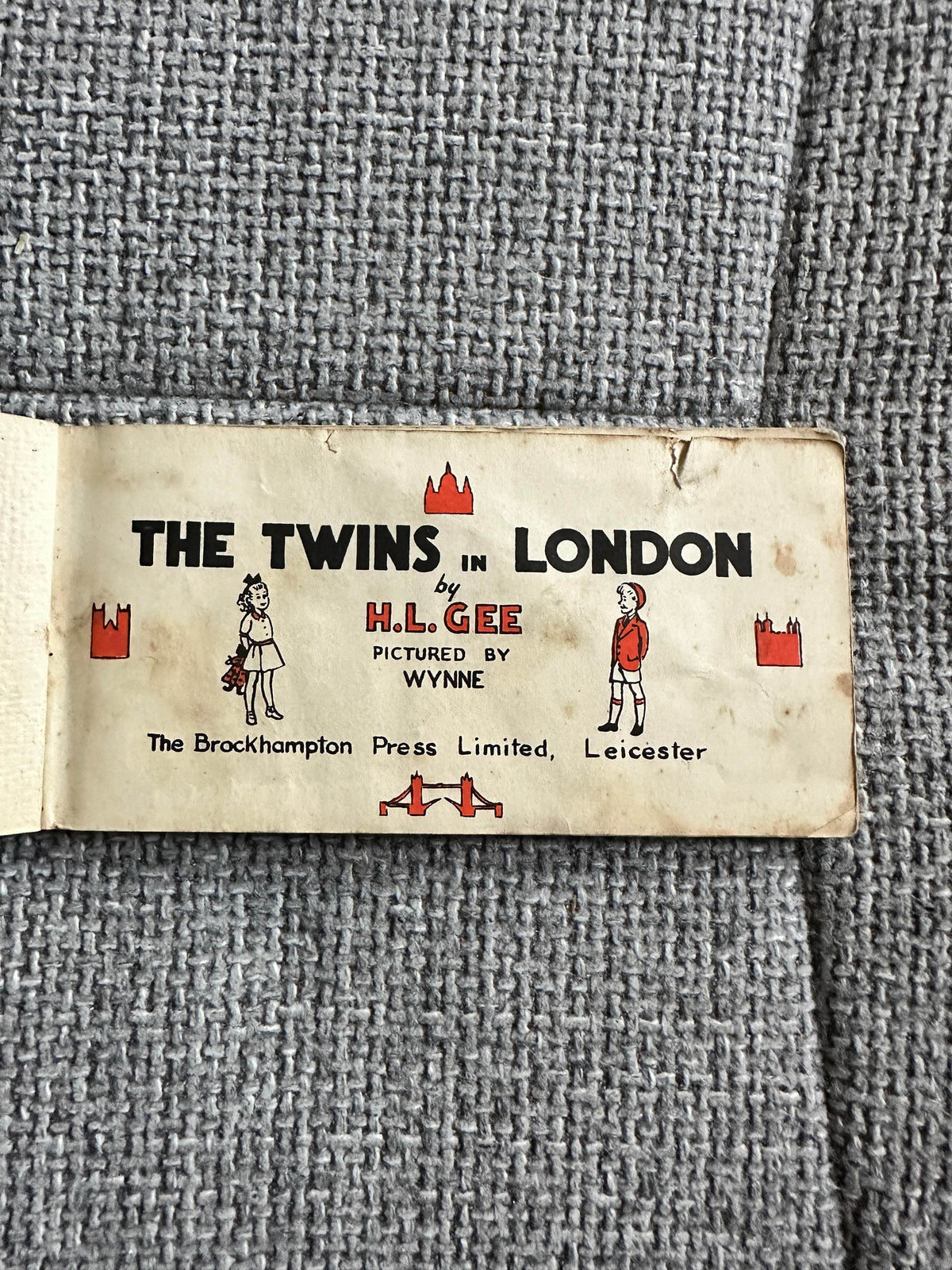 1950’s The Twins In London - H. L. Gee (Illustrated by Wynne) Brockhampton Press - Honeyburn Books (UK)