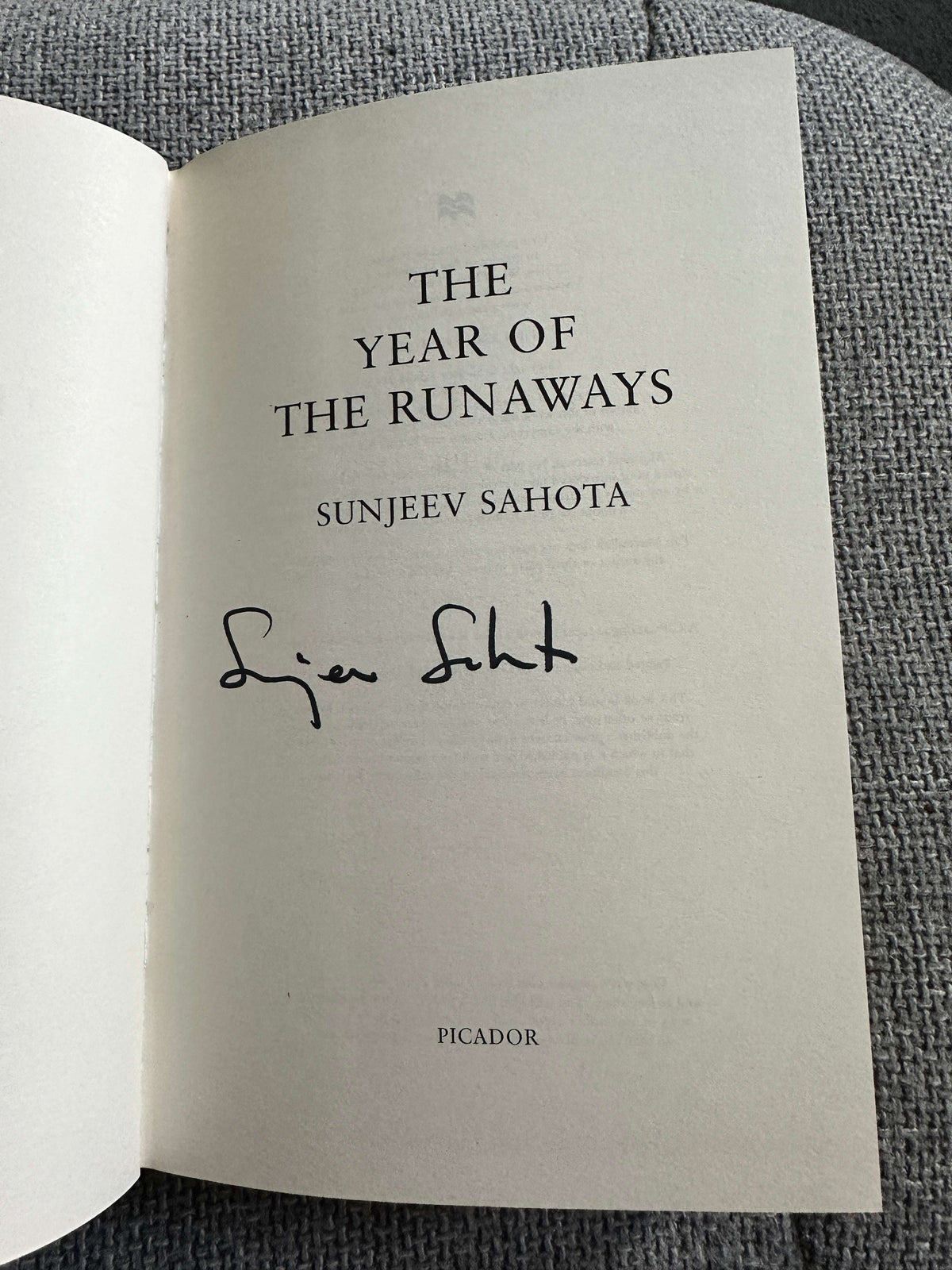 2015*1st Signed* The Year Of The Runaways - Sunjeev Sahota (Picador)