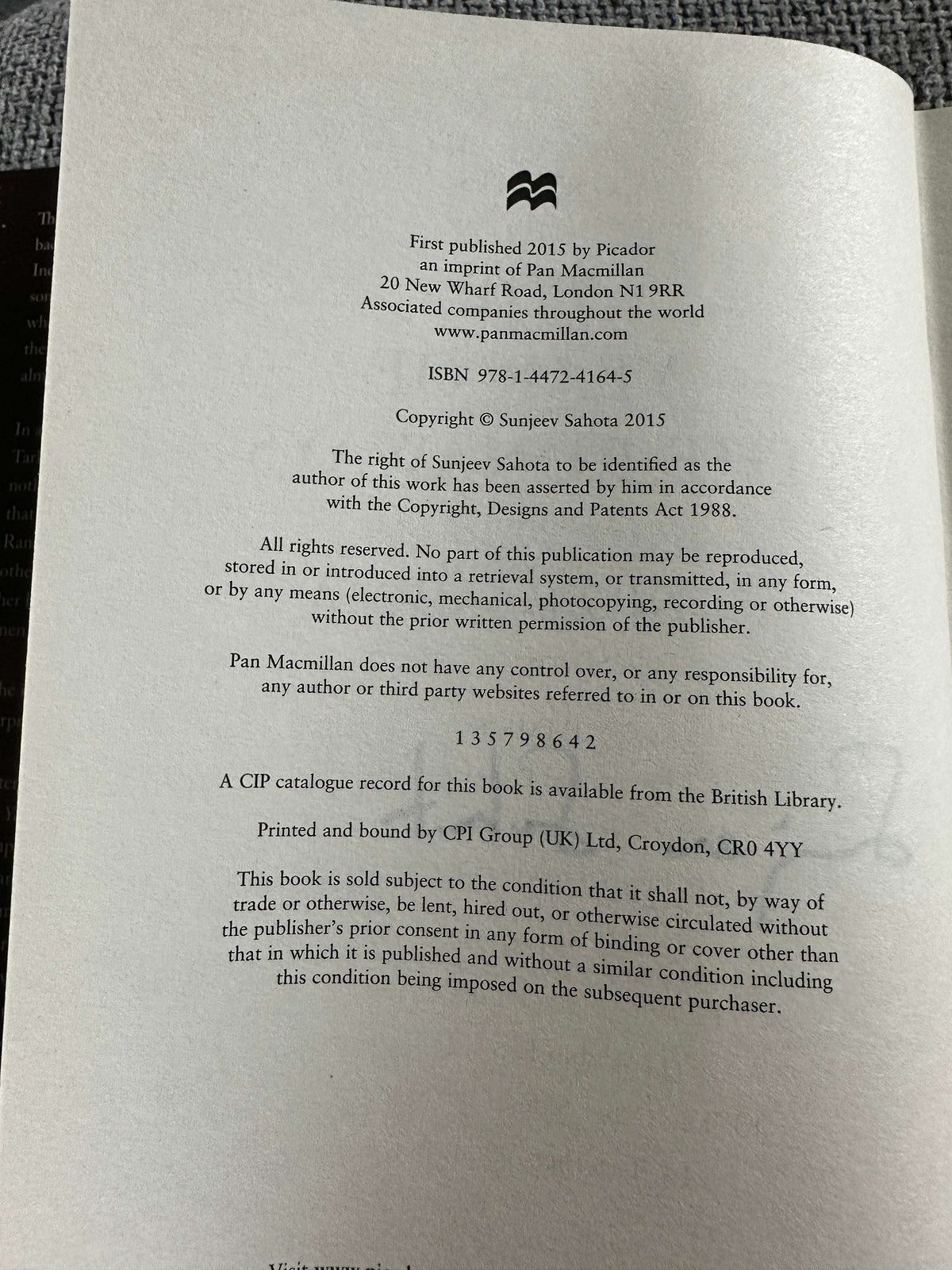 2015*1st Signed* The Year Of The Runaways - Sunjeev Sahota (Picador)