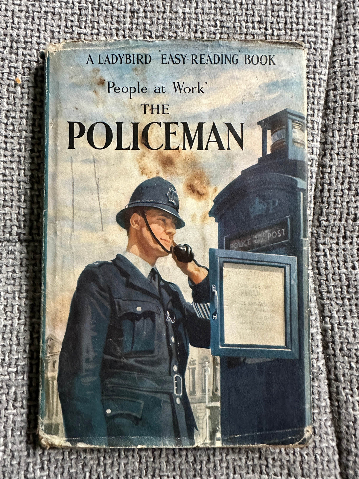 1962*1st* The Policeman (Ladybird Series 606B) Vera Southgate & J. Havenhand) John Berry Illust (Wills & Hepworth) - Honeyburn Books (UK)