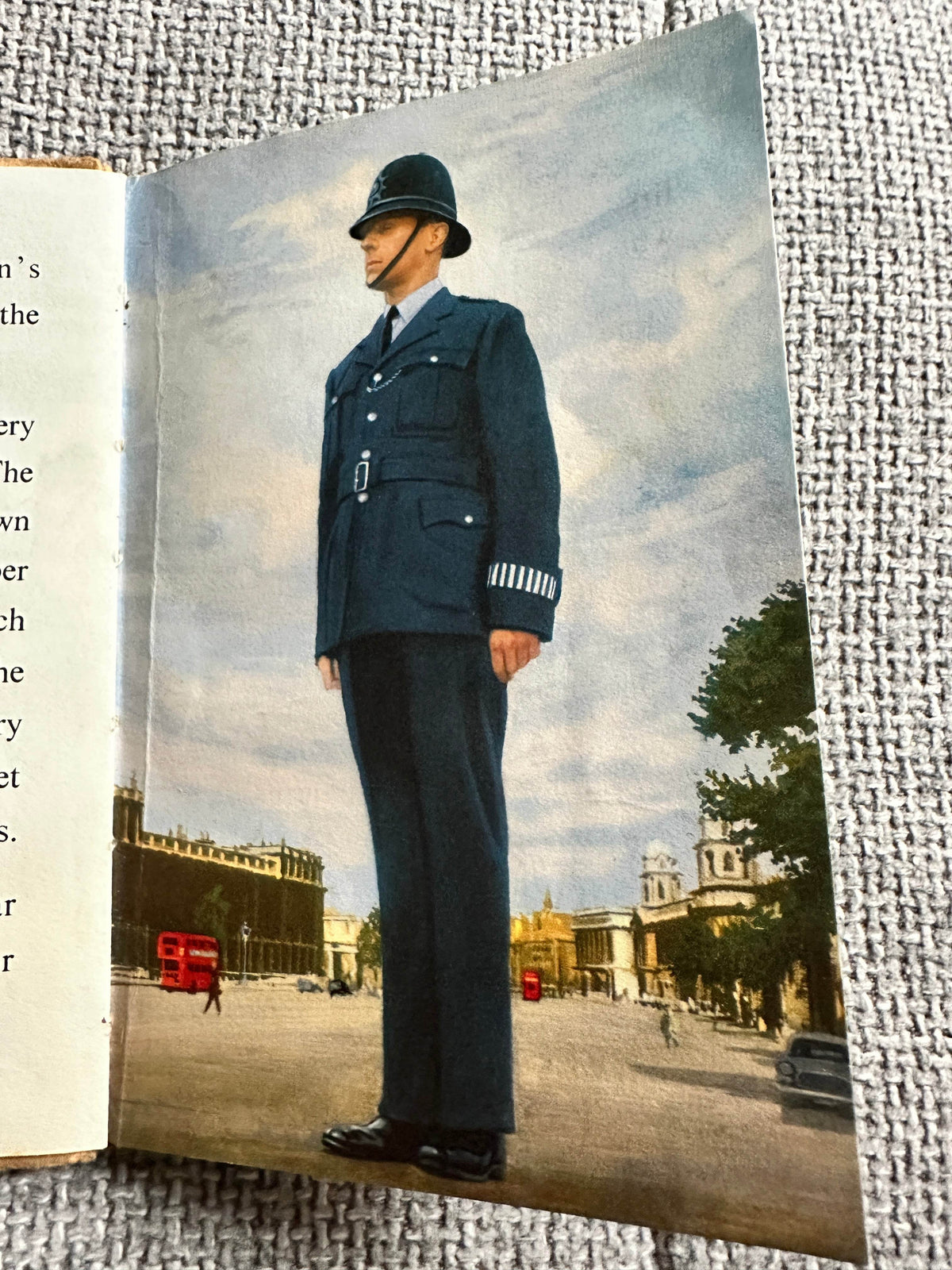 1962*1st* The Policeman (Ladybird Series 606B) Vera Southgate & J. Havenhand) John Berry Illust (Wills & Hepworth) - Honeyburn Books (UK)