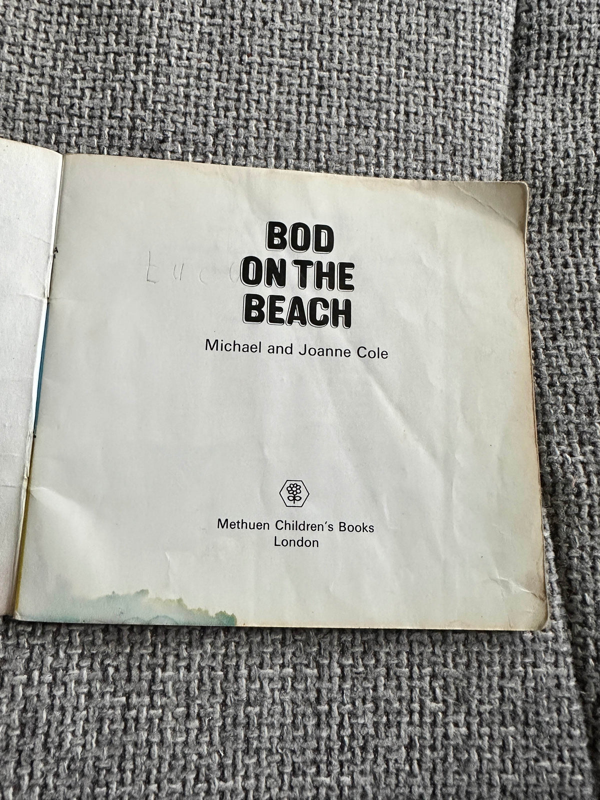 1977 Bod On The Beach - Michael & Joanne Cole (Methuen Children’s Books) - Honeyburn Books (UK)