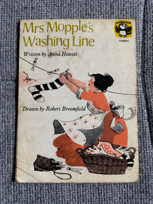1970 Mrs. Mopple’s Washing Line - Anita Hewett (Robert Broomfield illust) Picture Puffin - Honeyburn Books (UK)
