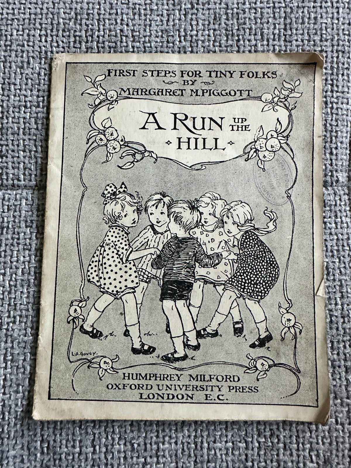 1939 First Steps For Tiny Folks (A Run Up The Hill) Margaret M. Piggott (Humphrey Milford) - Honeyburn Books (UK)