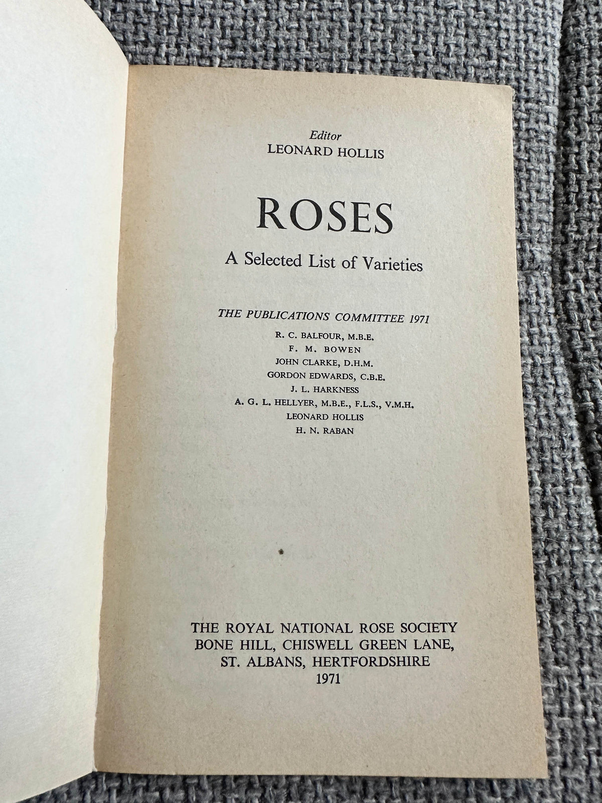 1971 Roses: A Selected List Of Varieties - Leonard Hollis ( The Royal National Rose Society) - Honeyburn Books (UK)