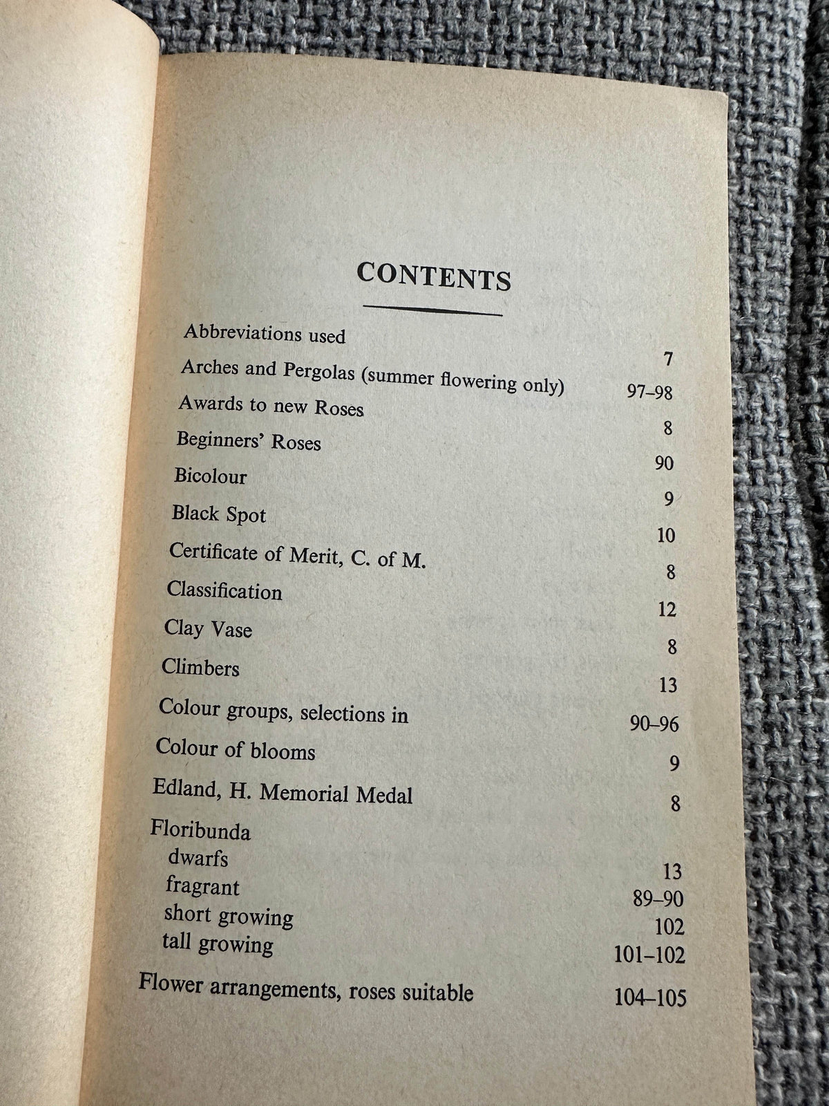 1971 Roses: A Selected List Of Varieties - Leonard Hollis ( The Royal National Rose Society) - Honeyburn Books (UK)