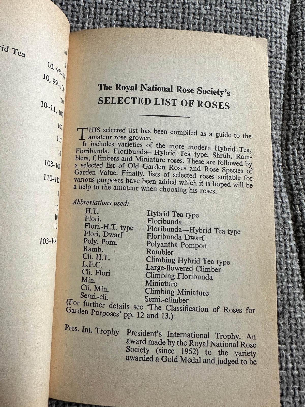 1971 Roses: A Selected List Of Varieties - Leonard Hollis ( The Royal National Rose Society) - Honeyburn Books (UK)