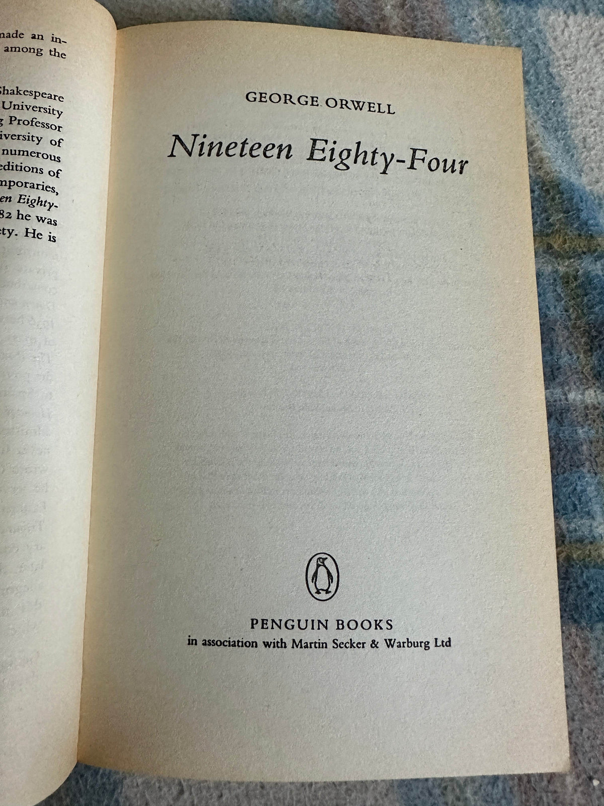 1990 Nineteen Eighty Four - George Orwell(Penguin) - Honeyburn Books (UK)