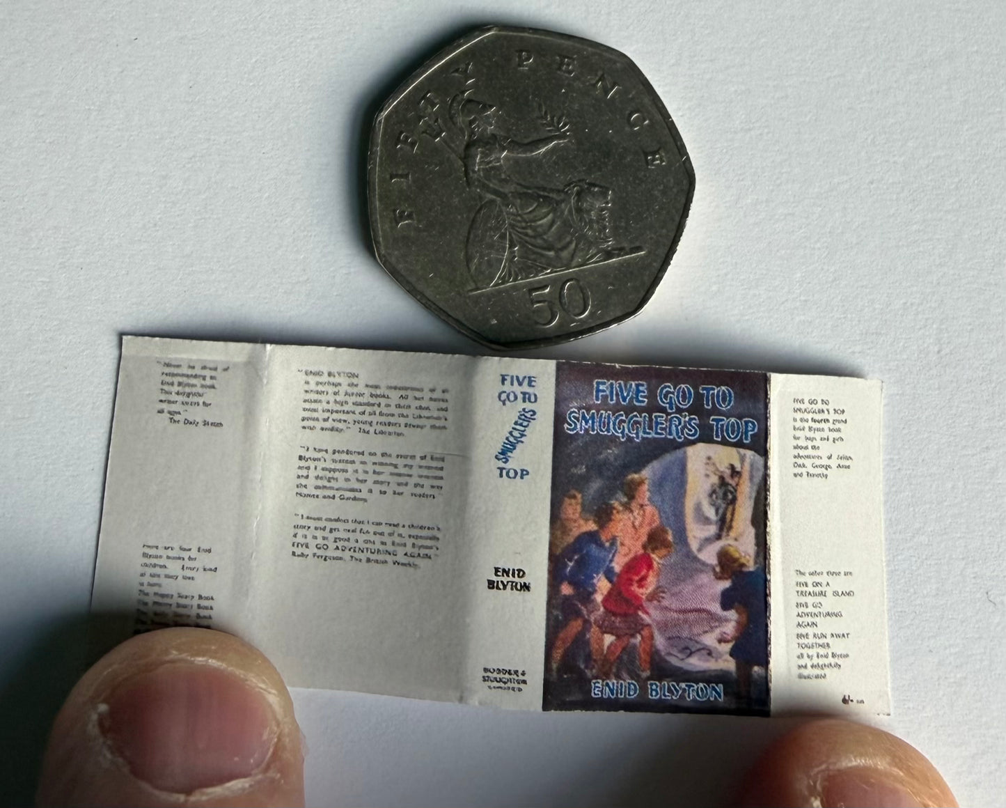 Five Go To Smuggler’s Top 1:12 scale 2x3mm Fully Opening Books detachable dust jacket