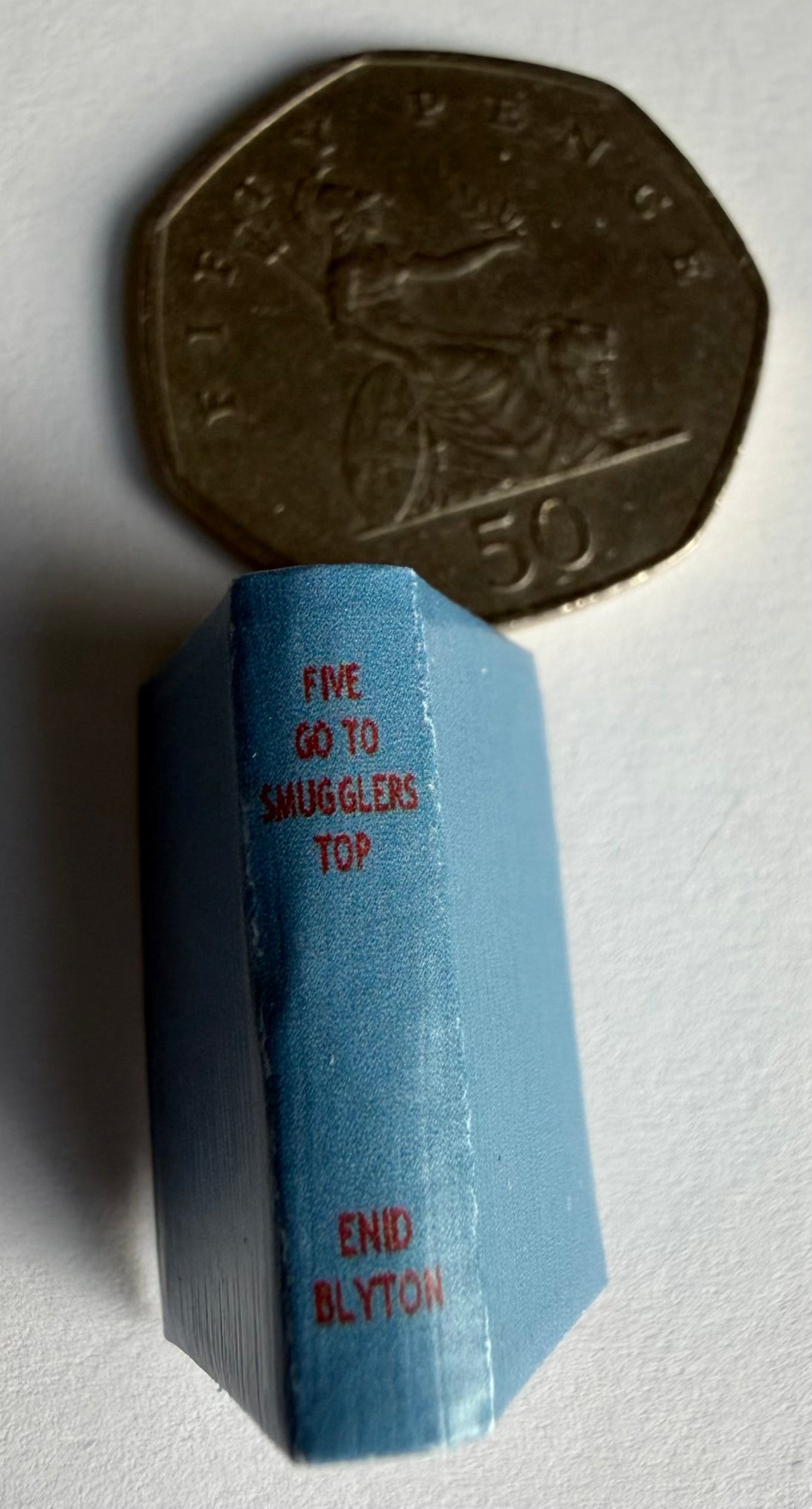 Five Go To Smuggler’s Top 1:12 scale 2x3mm Fully Opening Books detachable dust jacket