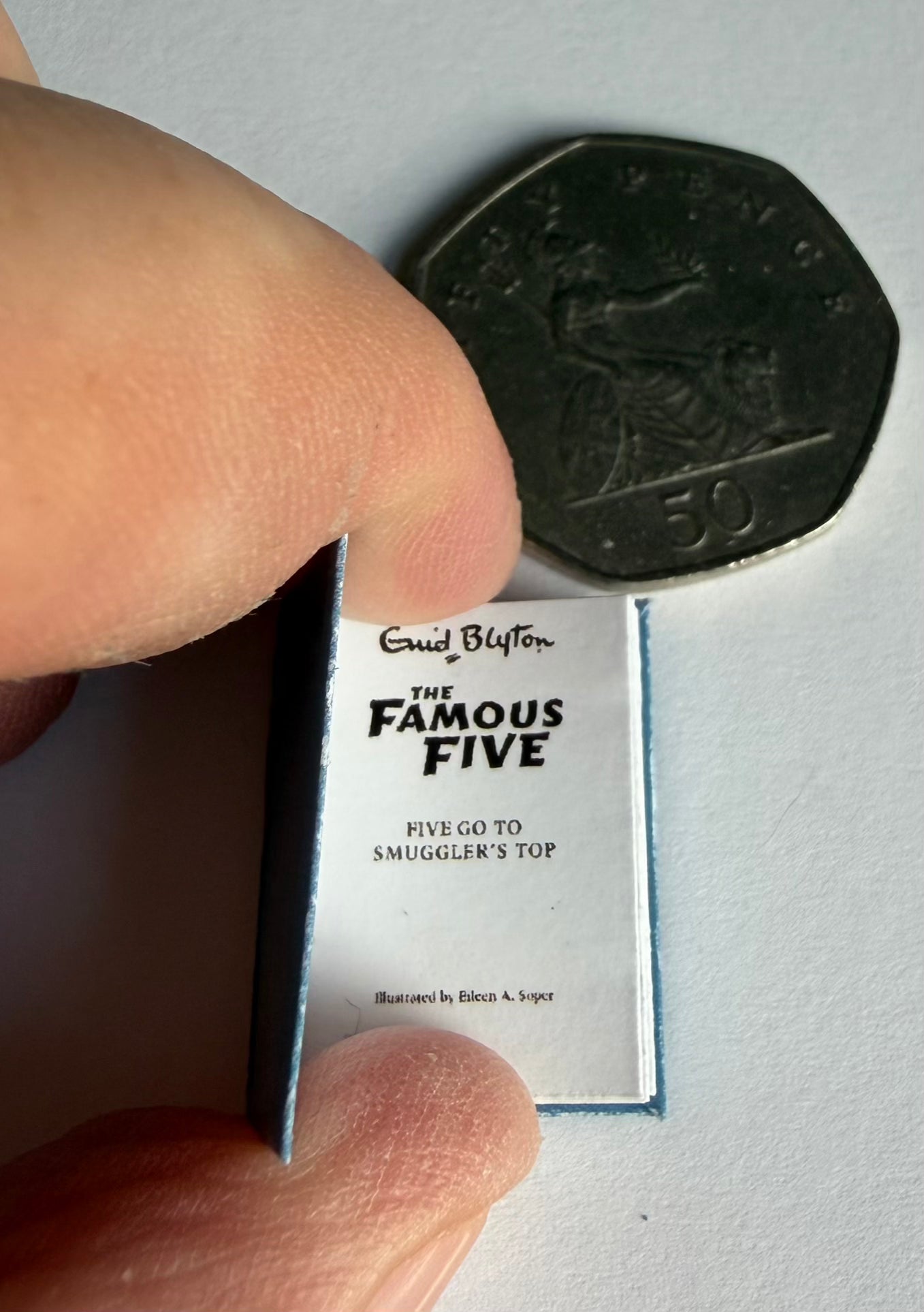Five Go To Smuggler’s Top 1:12 scale 2x3mm Fully Opening Books detachable dust jacket