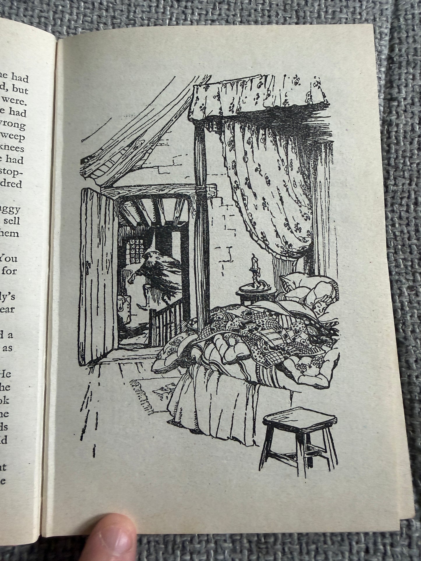 1964 Happy Hours Story Book - Enid Blyton (Dean & Son Ltd)