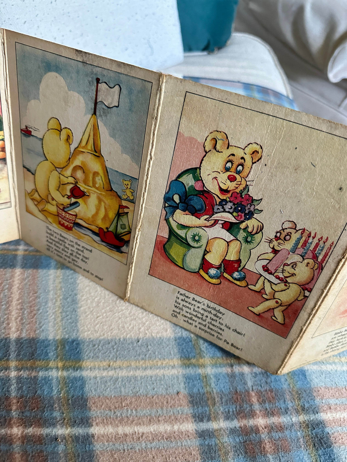 1930’s Teddy Bear’s Tale(Fold out concertina style) Printed in Holland - Honeyburn Books (UK)