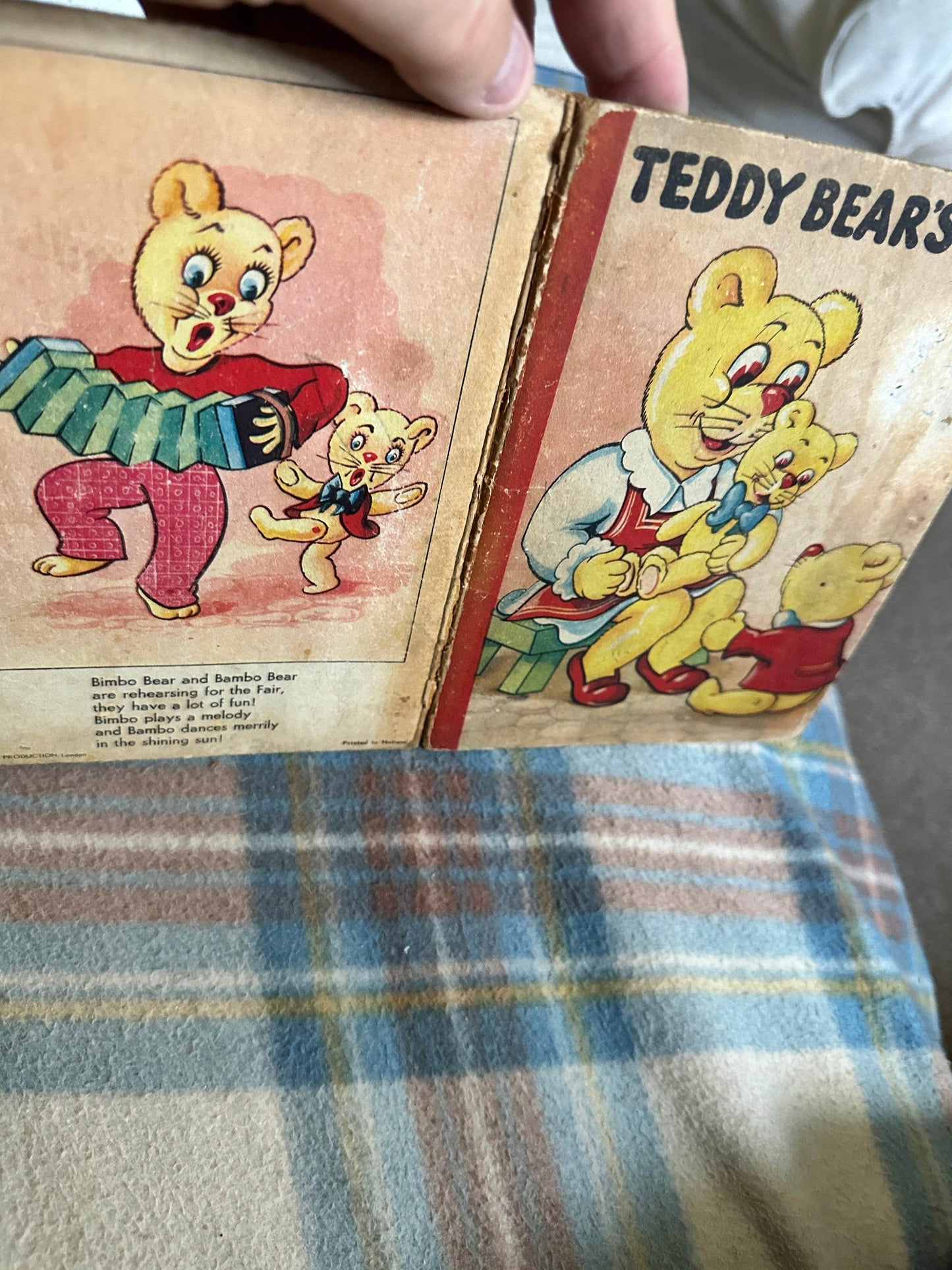 1930’s Teddy Bear’s Tale(Fold out concertina style) Printed in Holland - Honeyburn Books (UK)