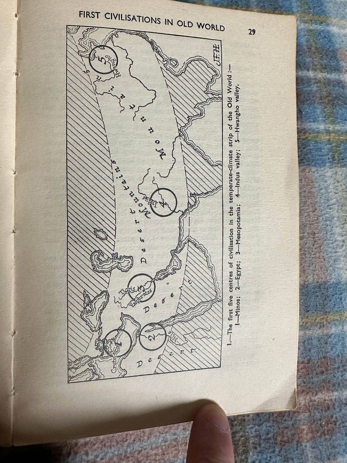 1947 An Outline Of Man’s History - Patrick Gordon Walker(J. F. Horrabin maps) N.C.L.C. Publishing Society Ltd - Honeyburn Books (UK)
