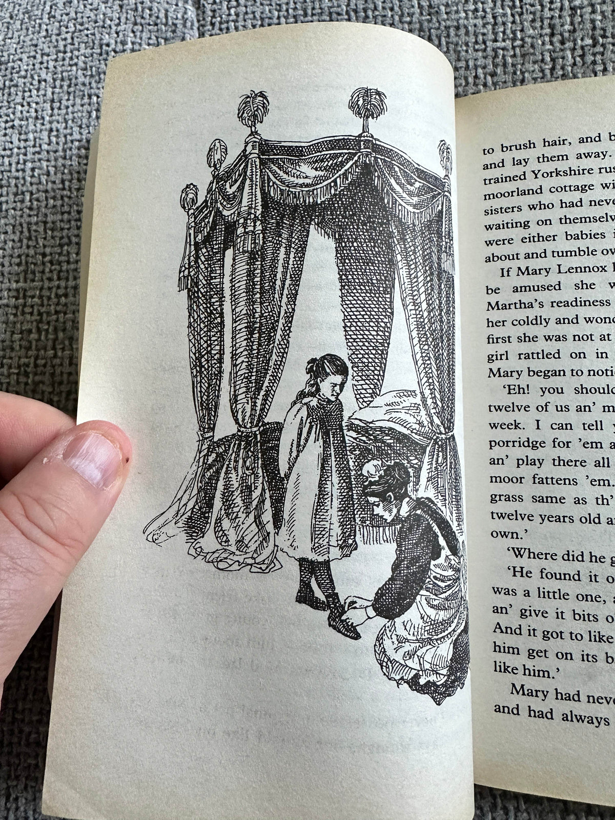 1994 The Secret Garden - Frances Hodgson Burnett (Robin Lawrie Illust) Puffin Classics - Honeyburn Books (UK)