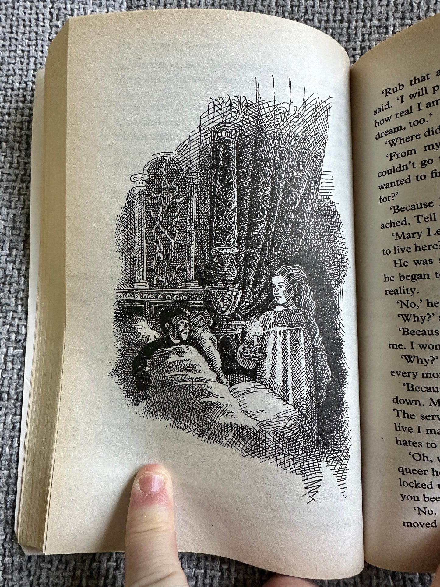 1994 The Secret Garden - Frances Hodgson Burnett (Robin Lawrie Illust) Puffin Classics - Honeyburn Books (UK)