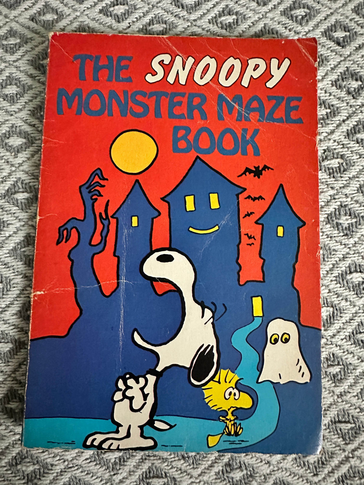 1979 The Snoopy Monster Maze Book - Scholastic Book Club Edition - Honeyburn Books (UK)
