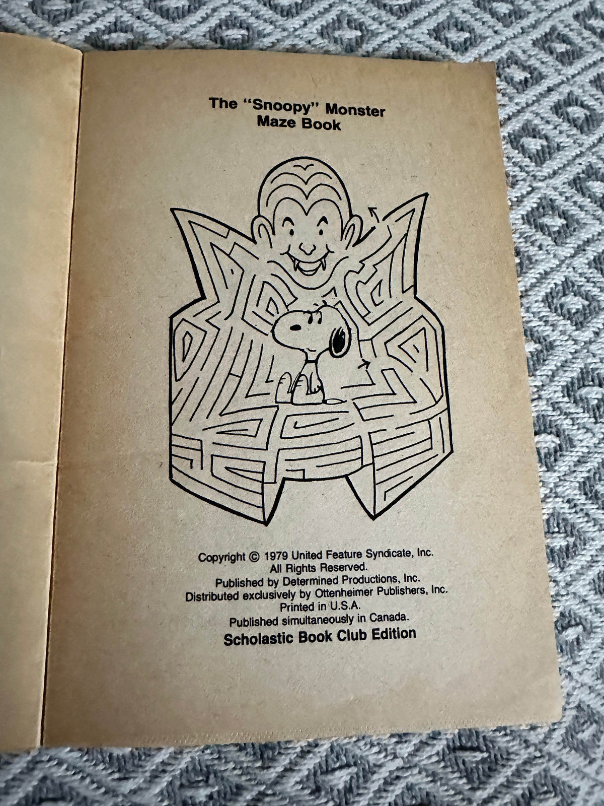 1979 The Snoopy Monster Maze Book - Scholastic Book Club Edition - Honeyburn Books (UK)