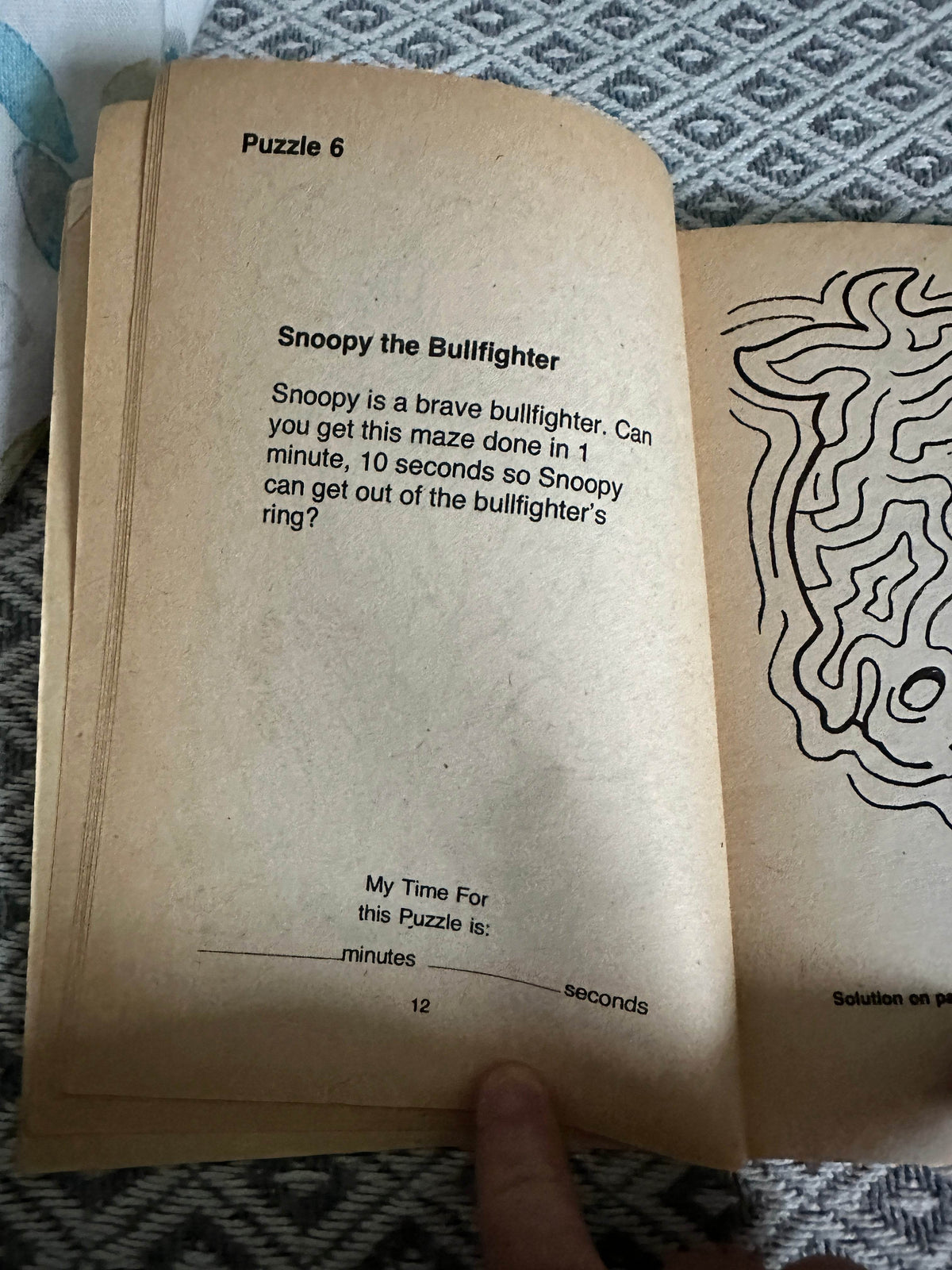1979 The Snoopy Monster Maze Book - Scholastic Book Club Edition - Honeyburn Books (UK)