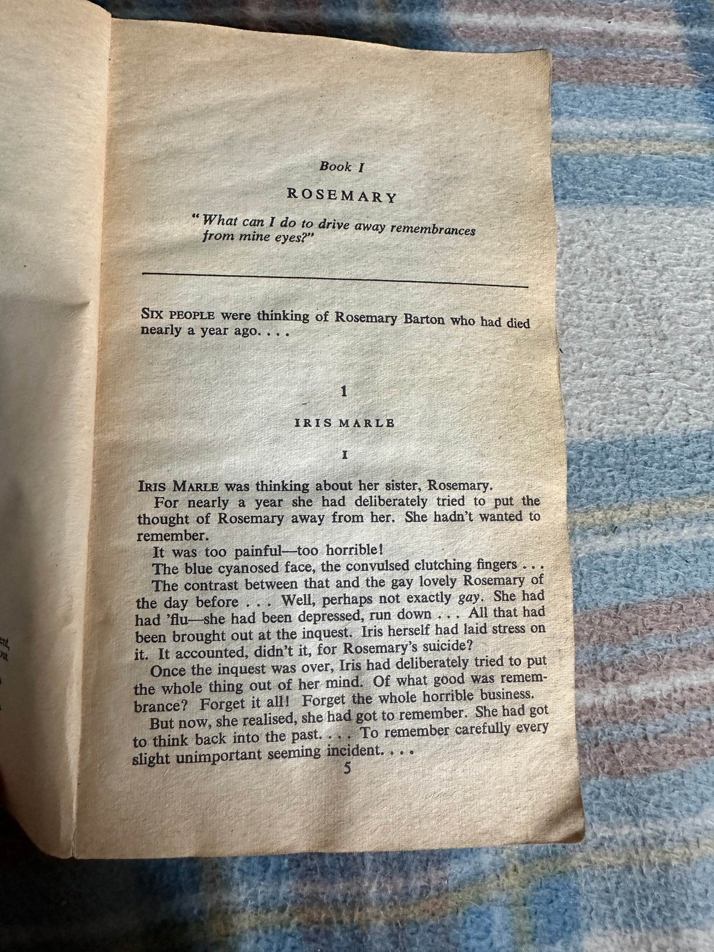 1981 Sparkling Cyanide - Agatha Christie(Fontana) - Honeyburn Books (UK)