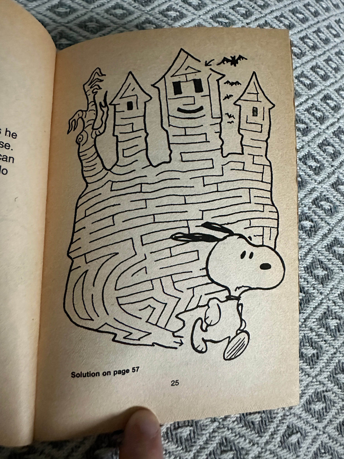 1979 The Snoopy Monster Maze Book - Scholastic Book Club Edition - Honeyburn Books (UK)